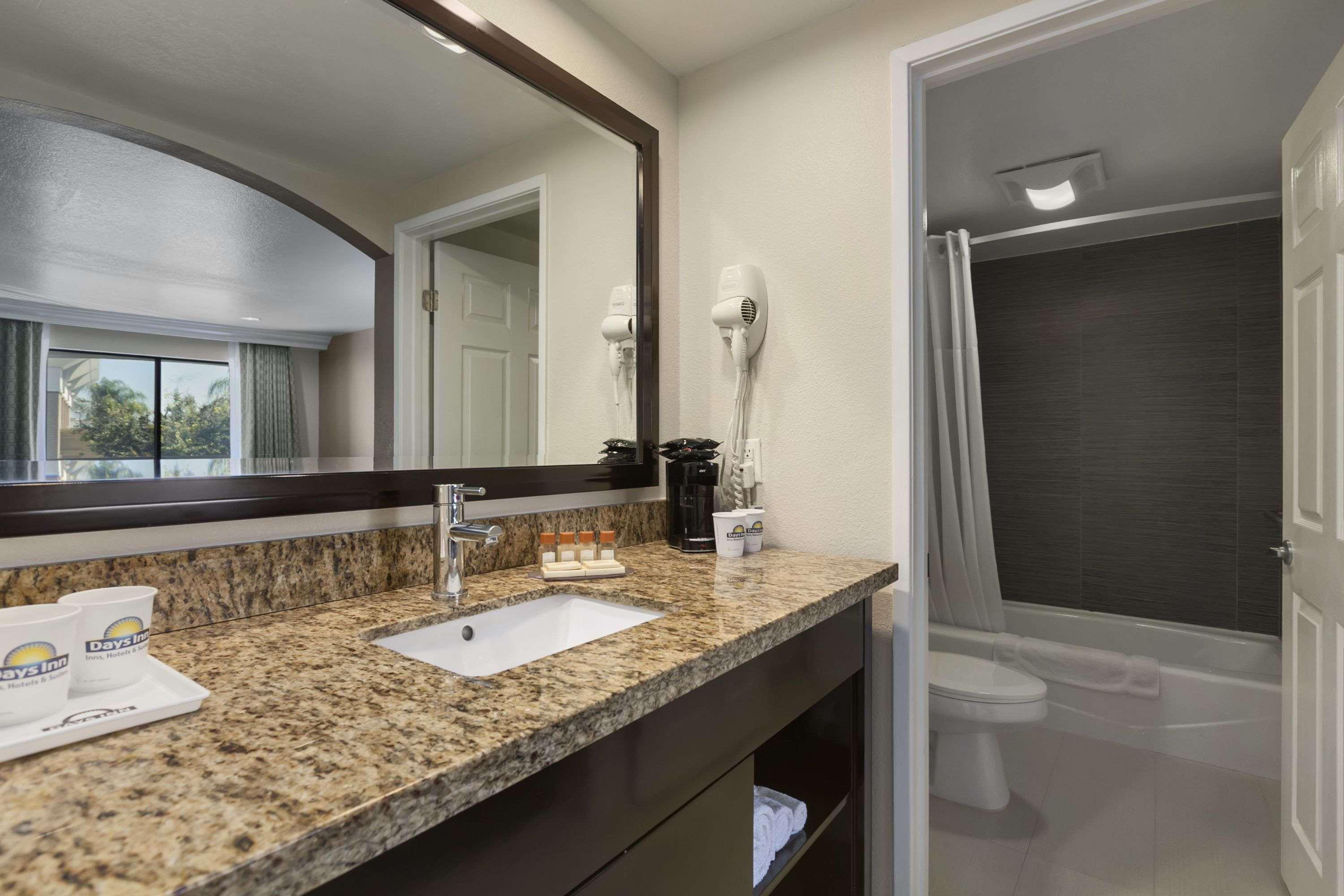 Days Inn By Wyndham Downey Ngoại thất bức ảnh